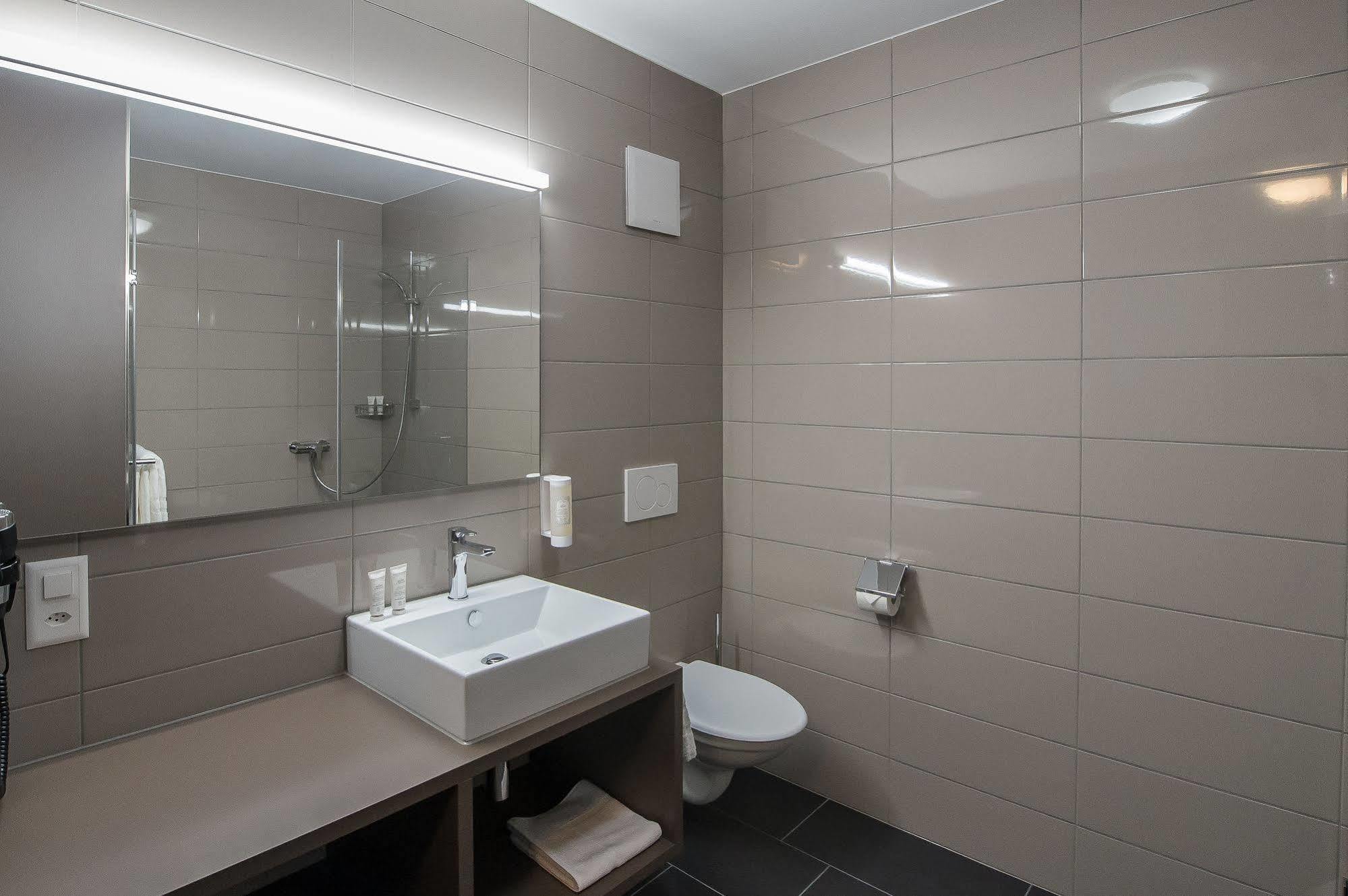 Aparthotel Baden Bagian luar foto