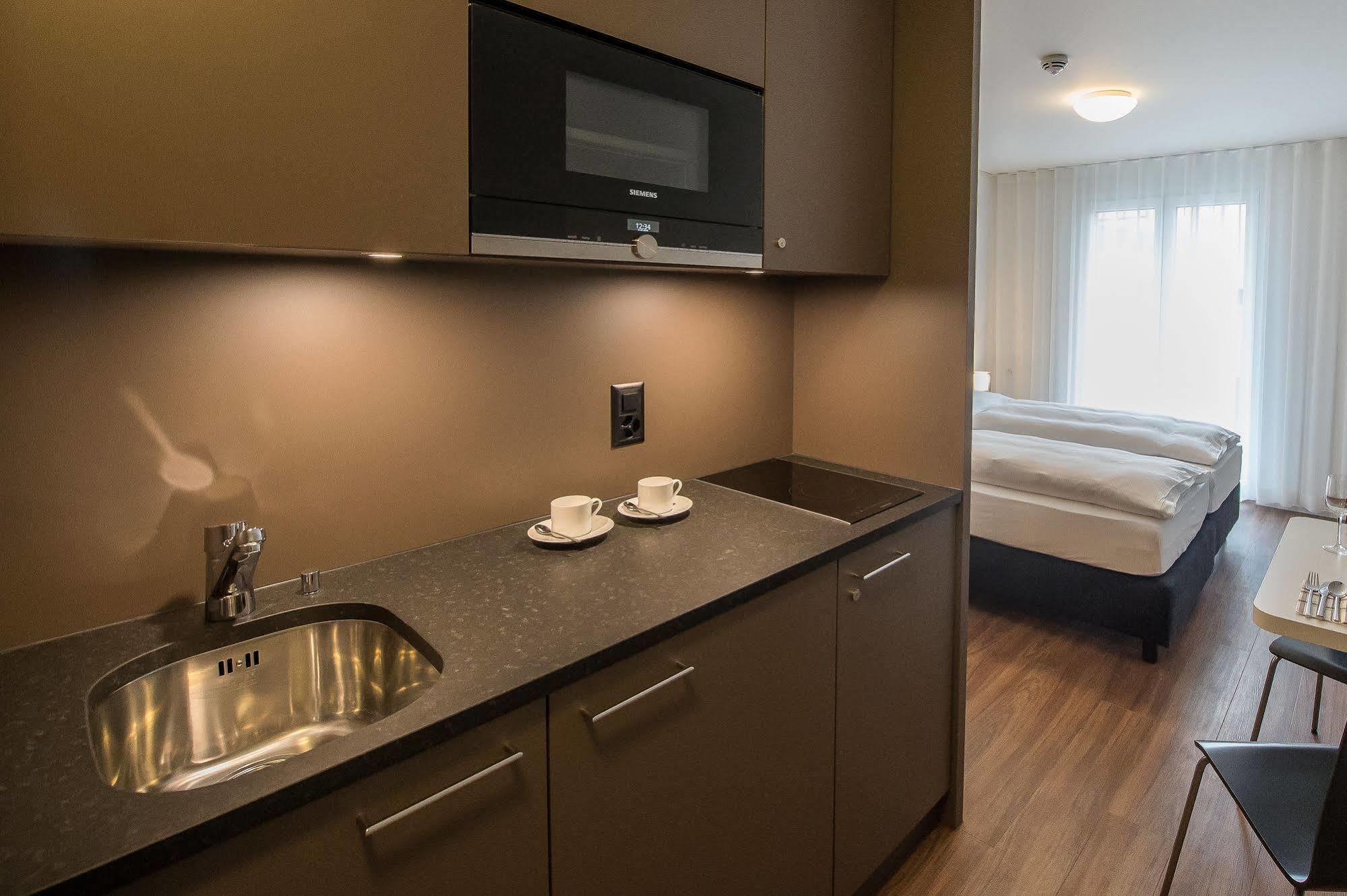 Aparthotel Baden Bagian luar foto