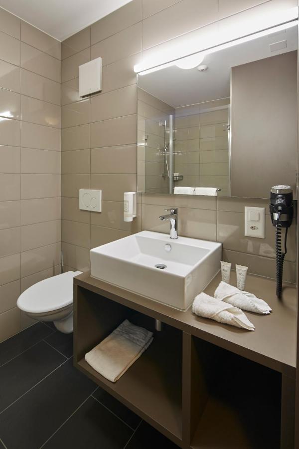 Aparthotel Baden Bagian luar foto